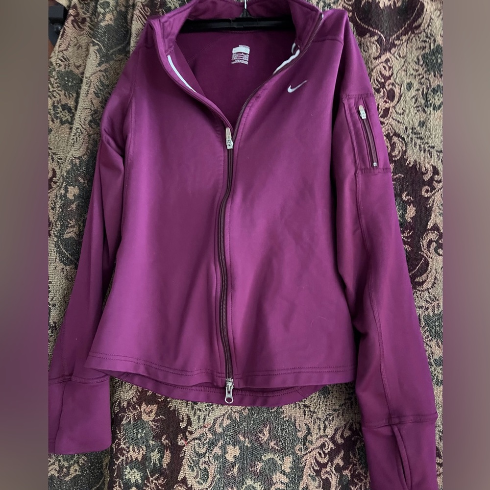 1313-Nike Top / Nike Fit Dry Full Zip With Thumbholes & Pocket On The Arm